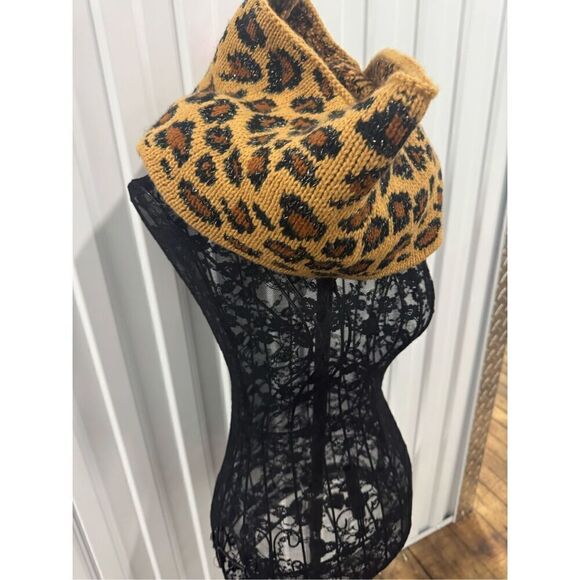 Betsey johnson  Leopard /cheetah /animal print knit scarf nwt - Picture 5 of 14